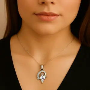 FANCY WHITE STONE PENDENT