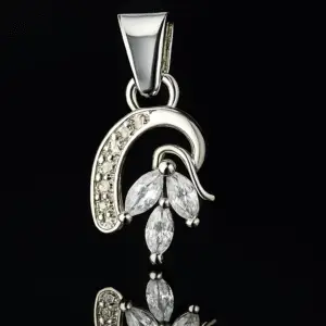FANCY WHITE STONE PENDENT