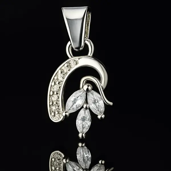 FANCY WHITE STONE PENDENT - Image 2